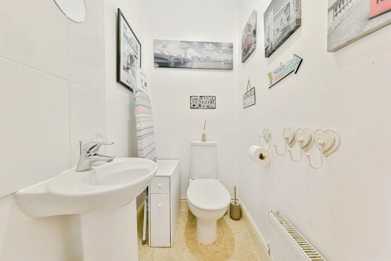 Pembridge Gardens, Bragbury End, SG2, photo 18