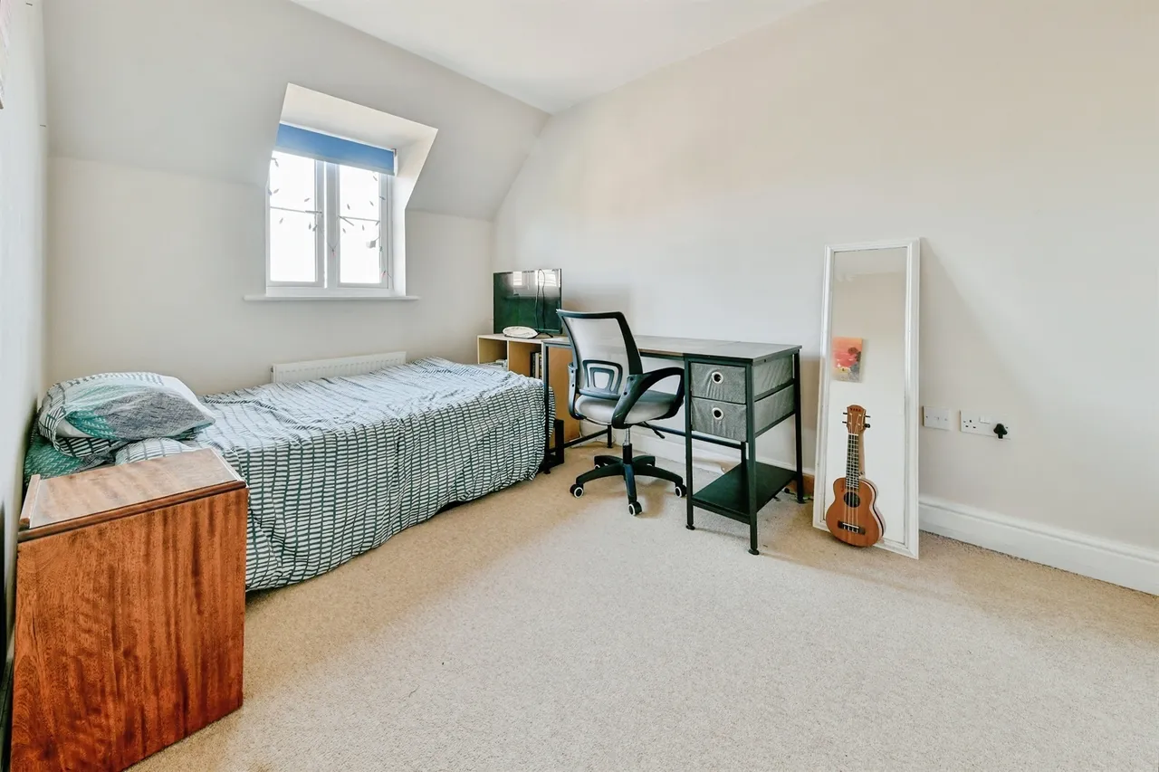 Pembridge Gardens, Bragbury End, SG2, photo 11