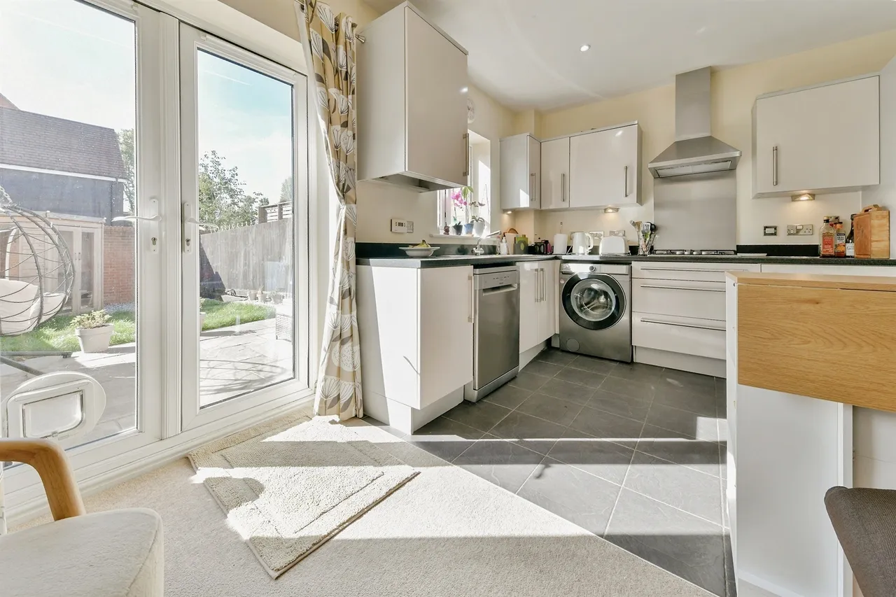 Pembridge Gardens, Bragbury End, SG2, photo 3
