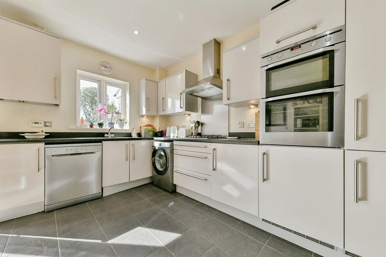 Pembridge Gardens, Bragbury End, SG2, photo 4