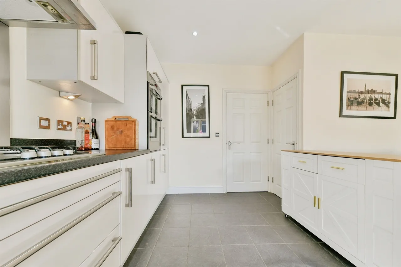 Pembridge Gardens, Bragbury End, SG2, photo 20
