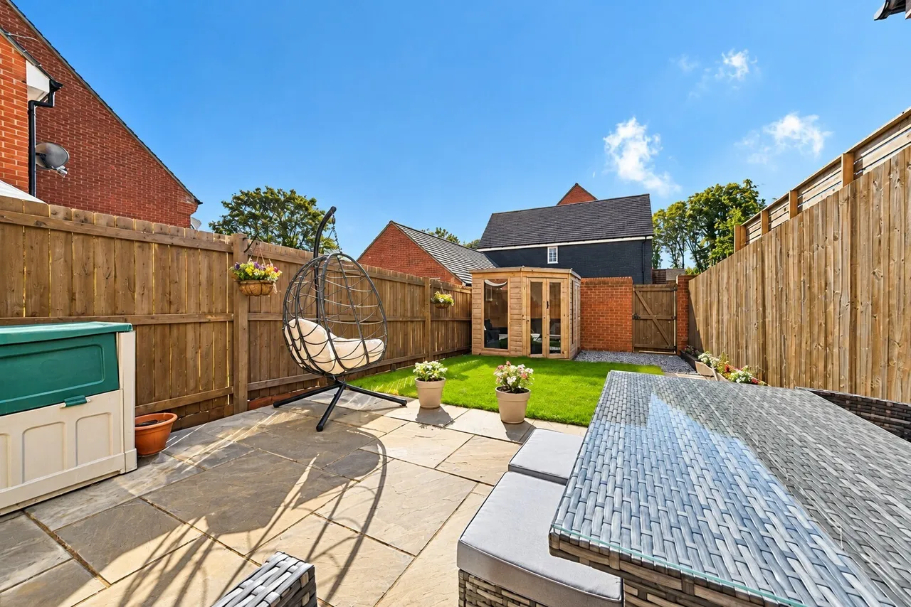 Pembridge Gardens, Bragbury End, SG2, photo 6