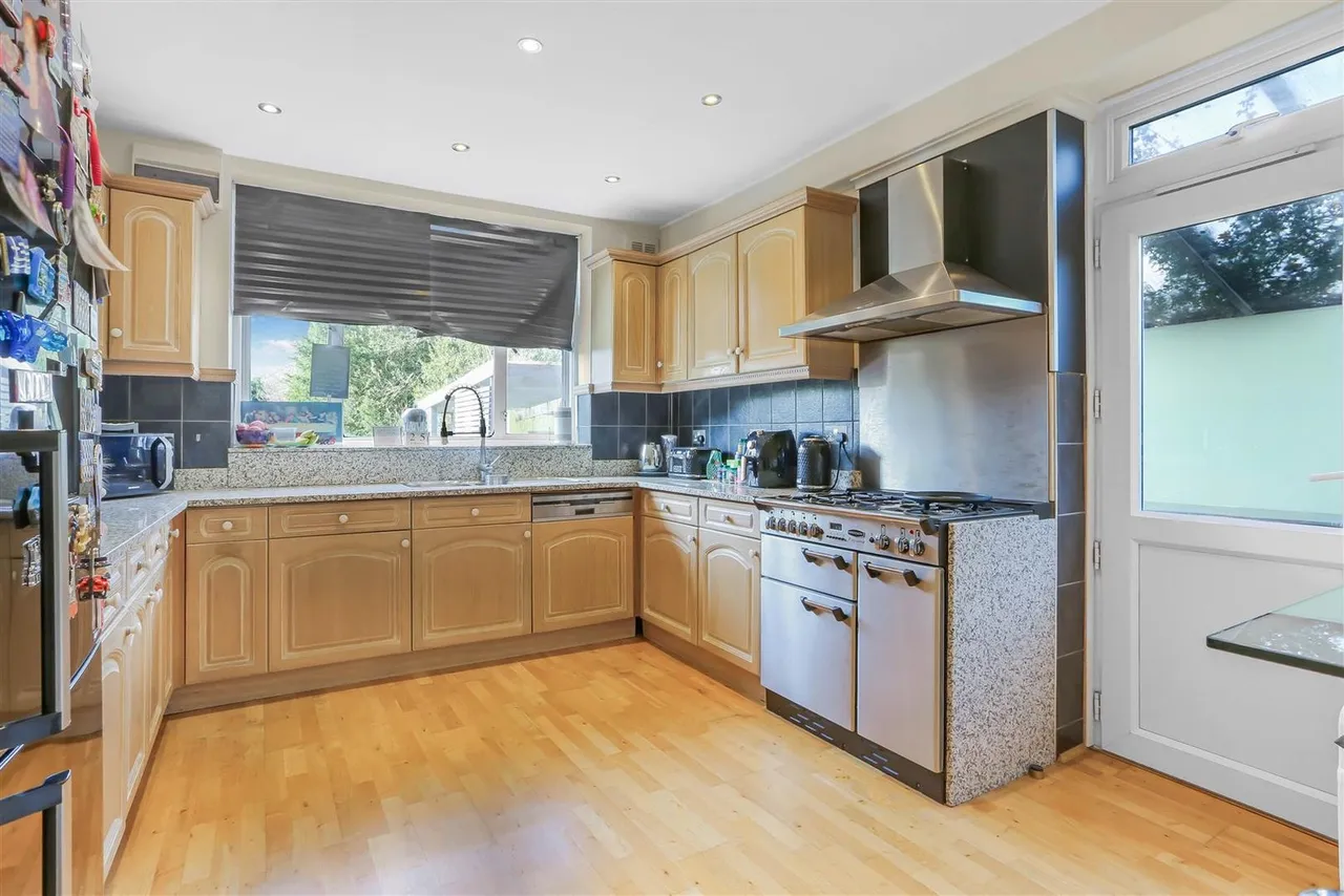 Burdon Lane, South Cheam, SM2 7PT, photo 8