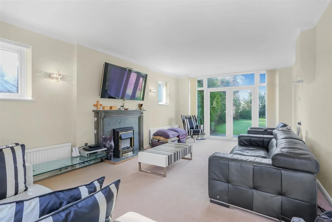 Burdon Lane, South Cheam, SM2 7PT, photo 3