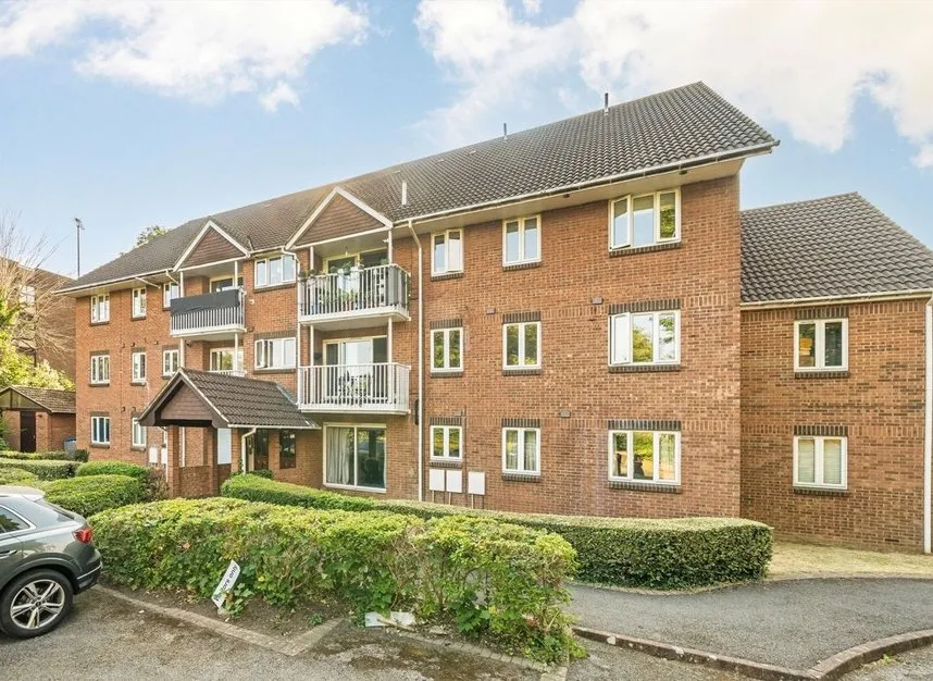 2 bed flat for sale — Glenbuck Road, Surbiton, KT6