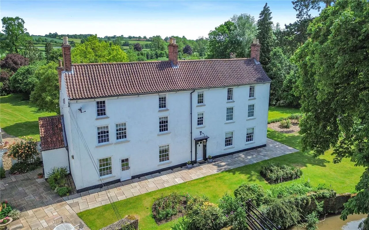 6 bed house for sale, Epperstone Road, Lowdham, NG14