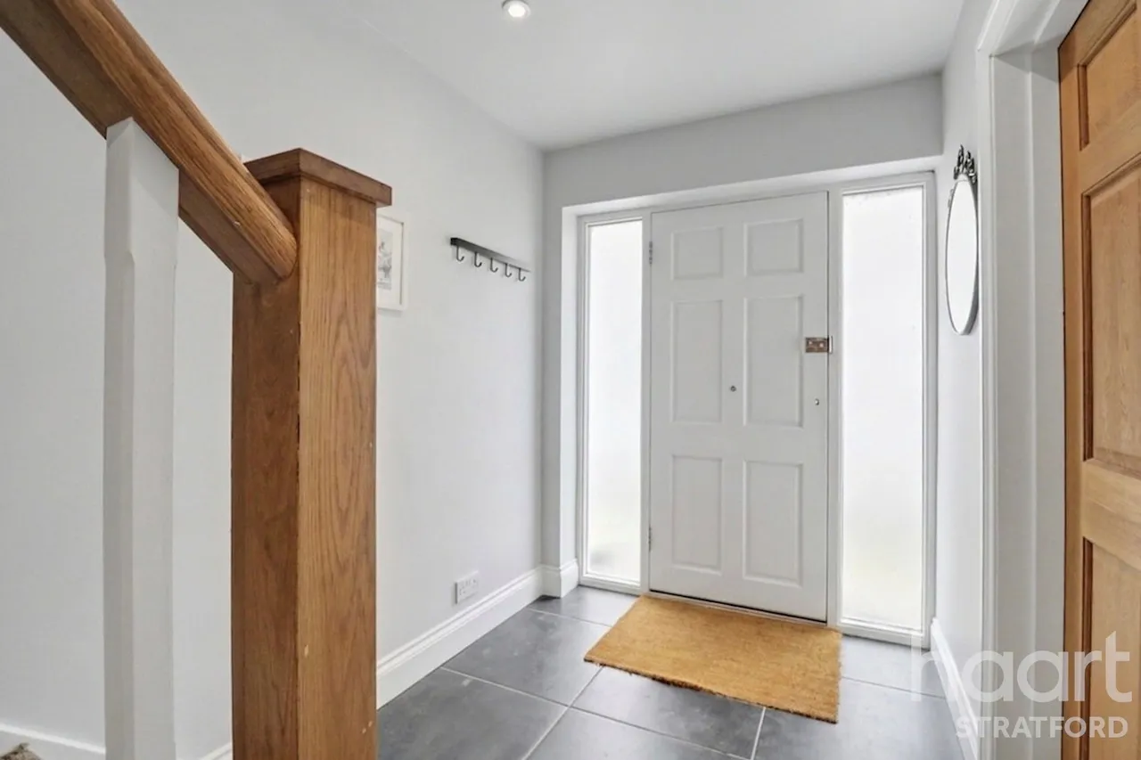 Gurney Close, Stratford, E15, photo 4