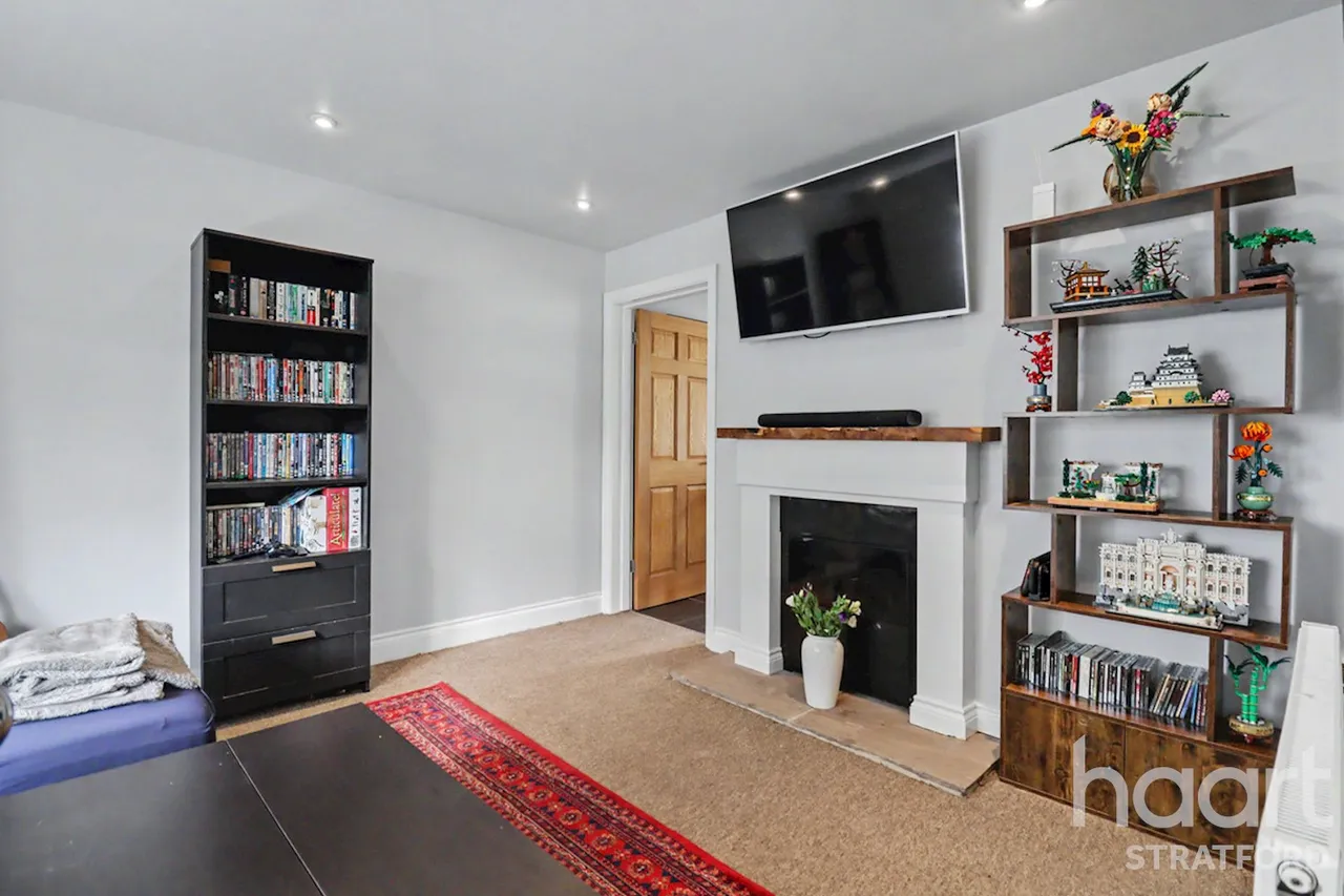 Gurney Close, Stratford, E15, photo 5