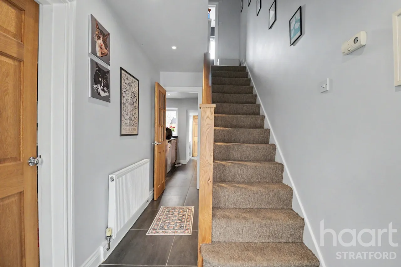 Gurney Close, Stratford, E15, photo 3