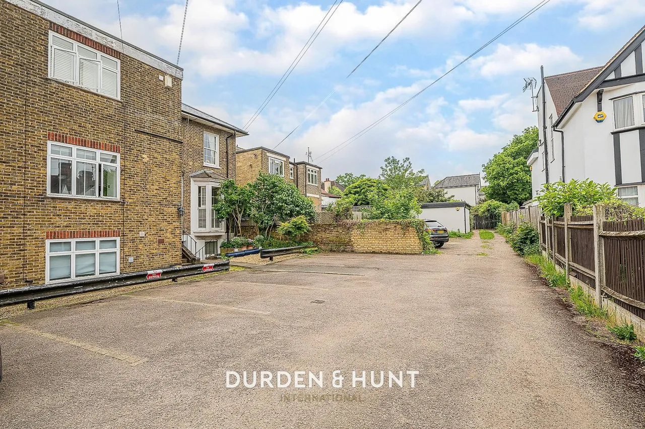 High Road, Woodford Green, IG8, photo 10