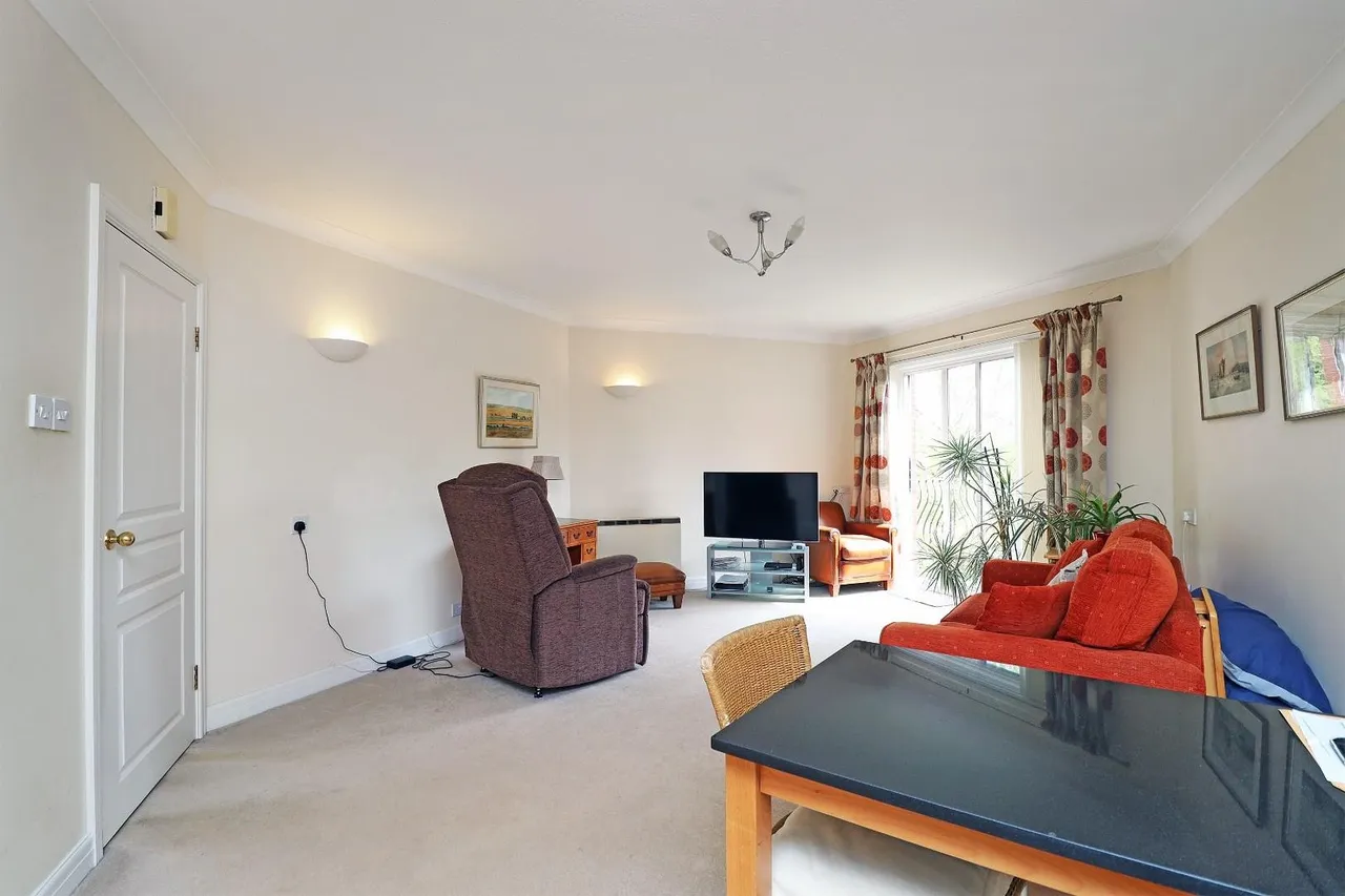 Groby Road, Altrincham, Cheshire WA14 4AN, photo 6