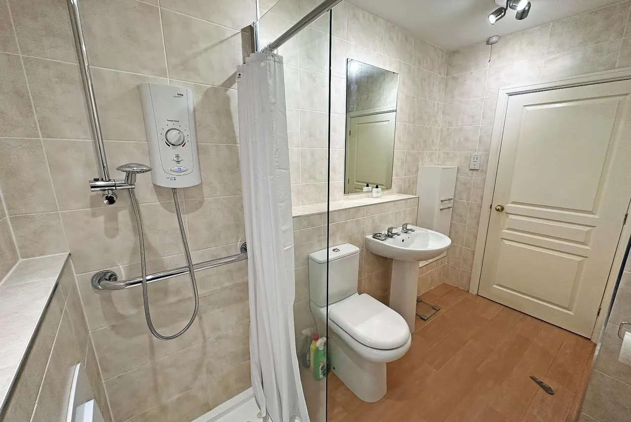 Groby Road, Altrincham, Cheshire WA14 4AN, photo 15