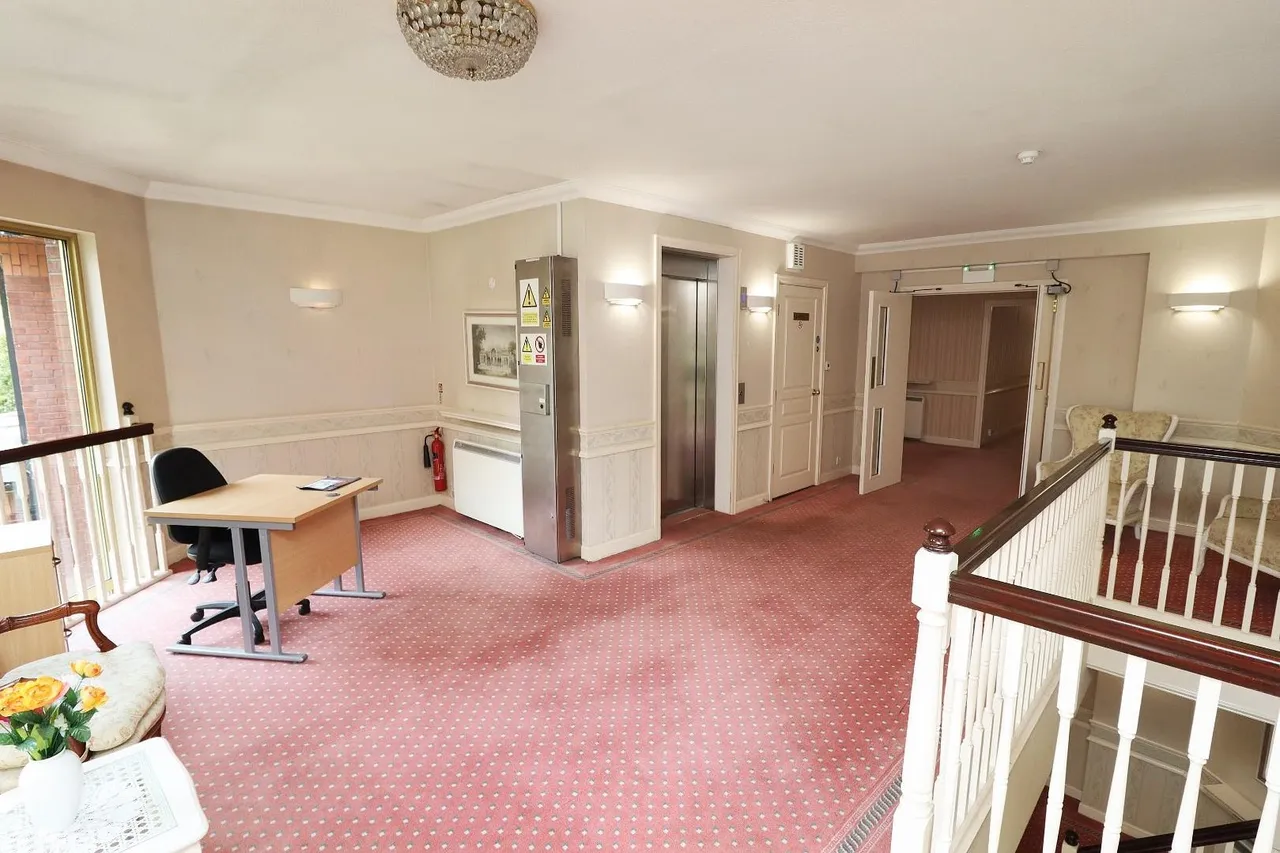 Groby Road, Altrincham, Cheshire WA14 4AN, photo 31