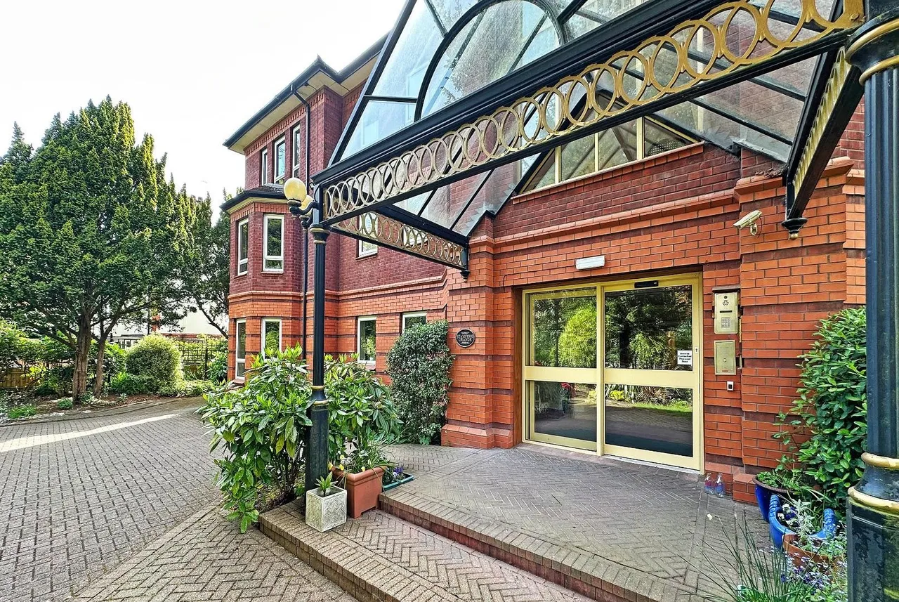 Groby Road, Altrincham, Cheshire WA14 4AN, photo 21