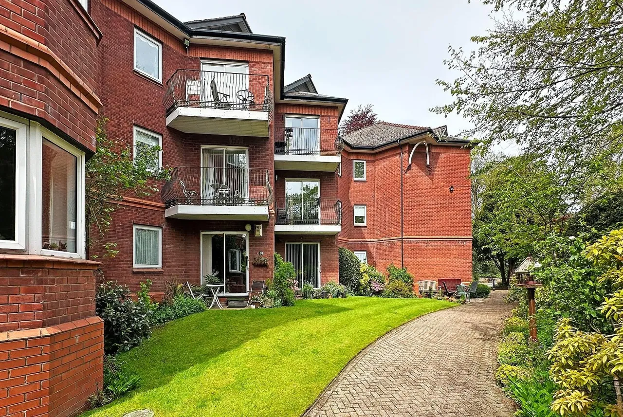 Groby Road, Altrincham, Cheshire WA14 4AN, photo 22