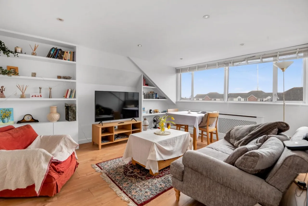 2 bed flat for sale — Claremont Road, Cricklewood, London