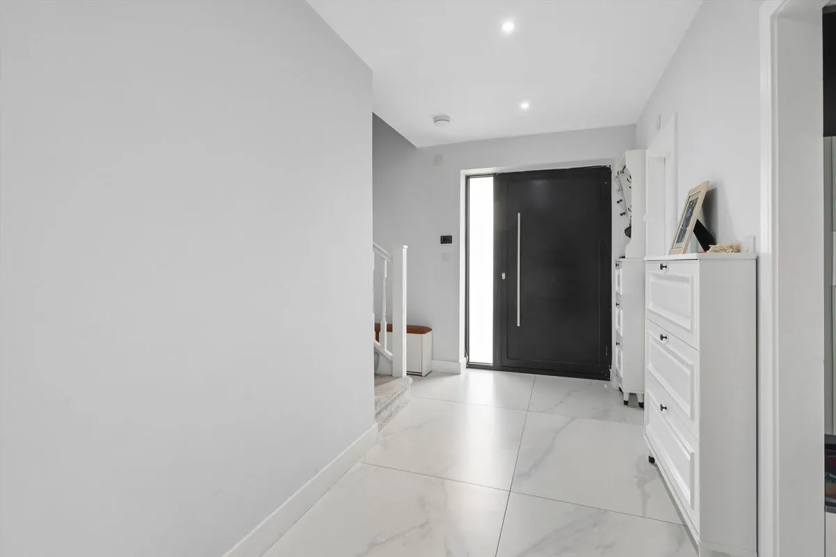 Elm Gardens, Claygate, KT10, photo 2