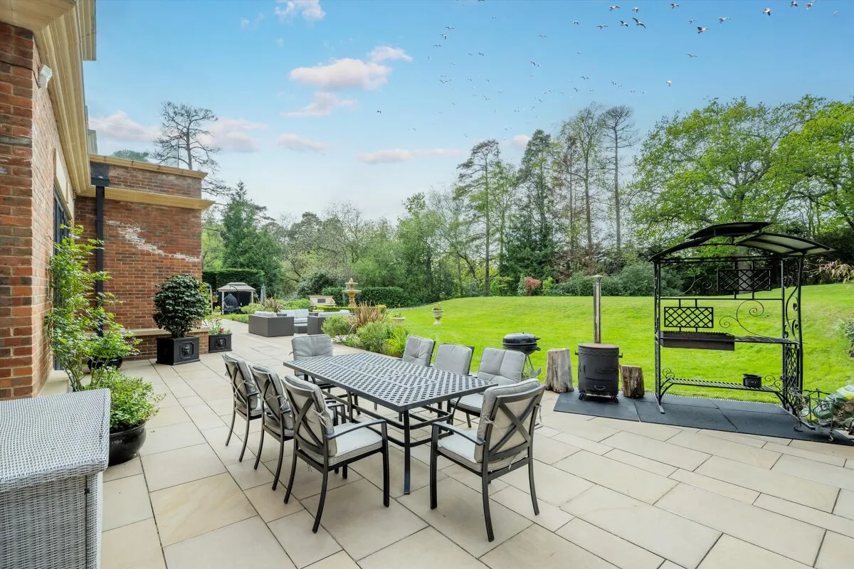 Golf Club Road, St George's Hill, KT13, photo 20