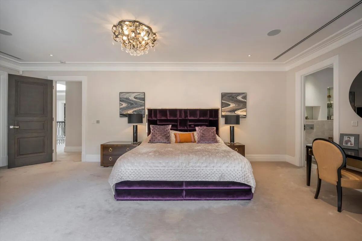Golf Club Road, St George's Hill, KT13, photo 16