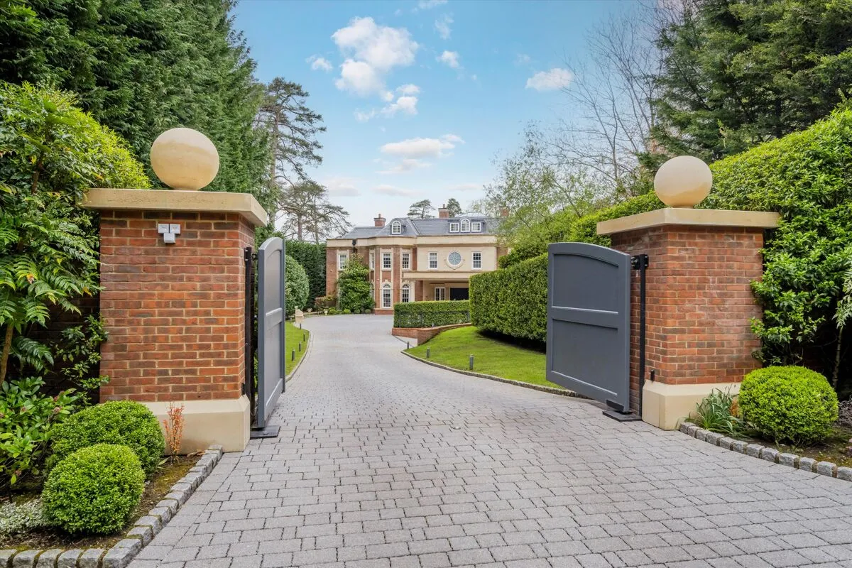 Golf Club Road, St George's Hill, KT13, photo 17