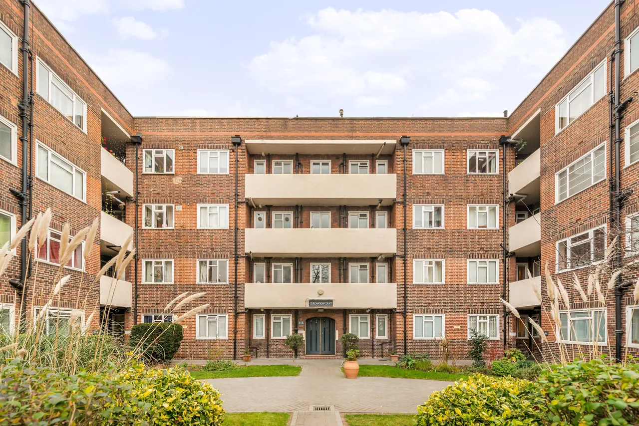 1 bed flat for sale — 11 Coronation Court, Brewster Gardens, London