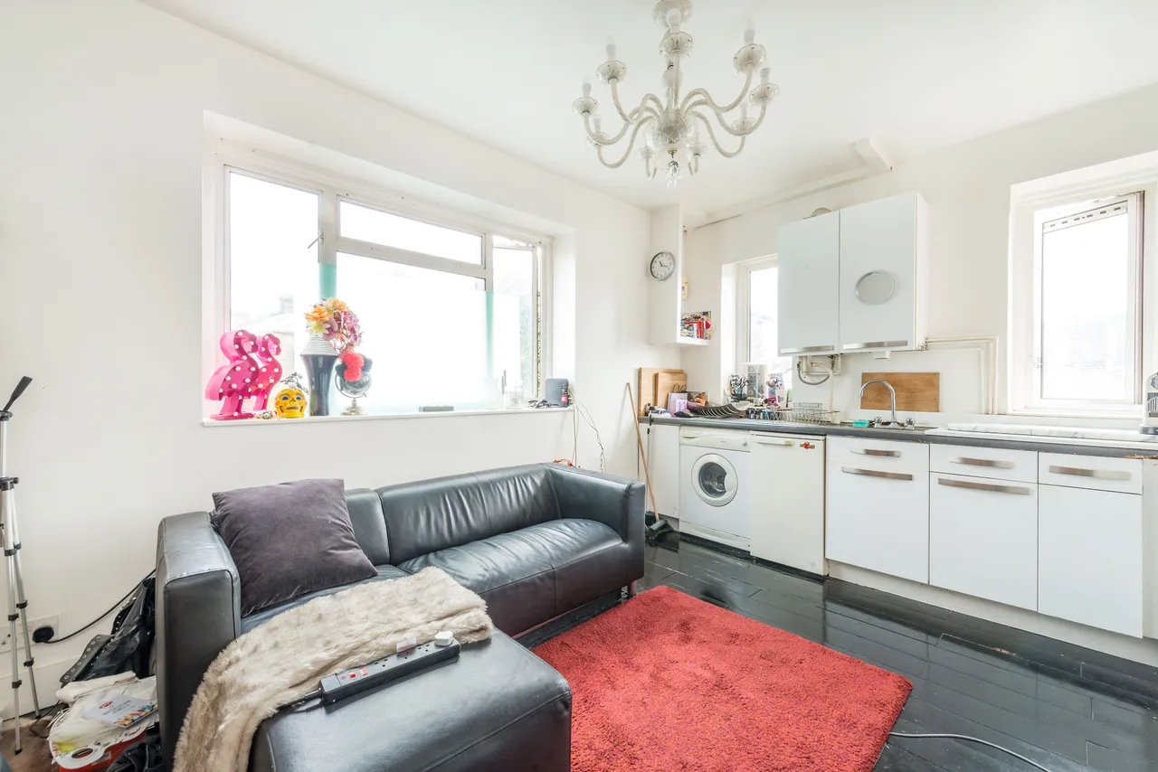11 Coronation Court, Brewster Gardens, London, photo 2