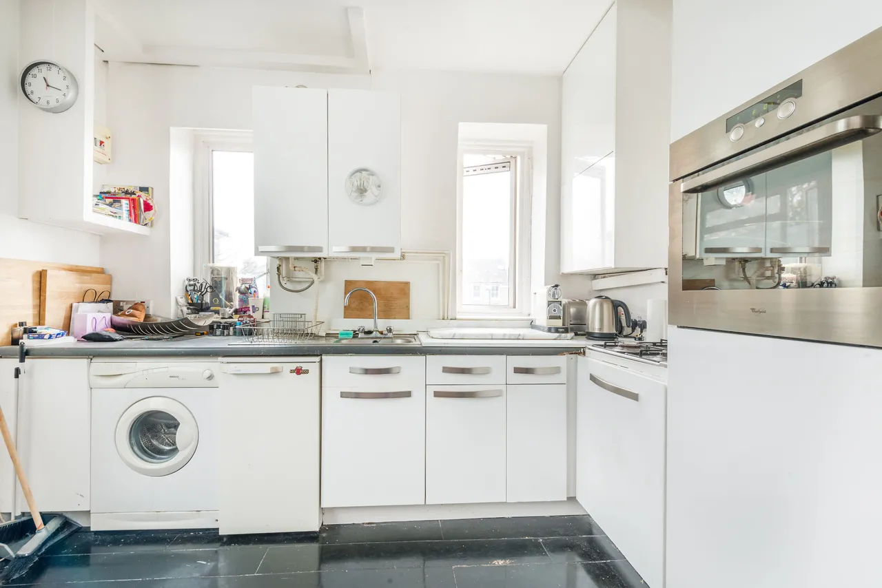 11 Coronation Court, Brewster Gardens, London, photo 3