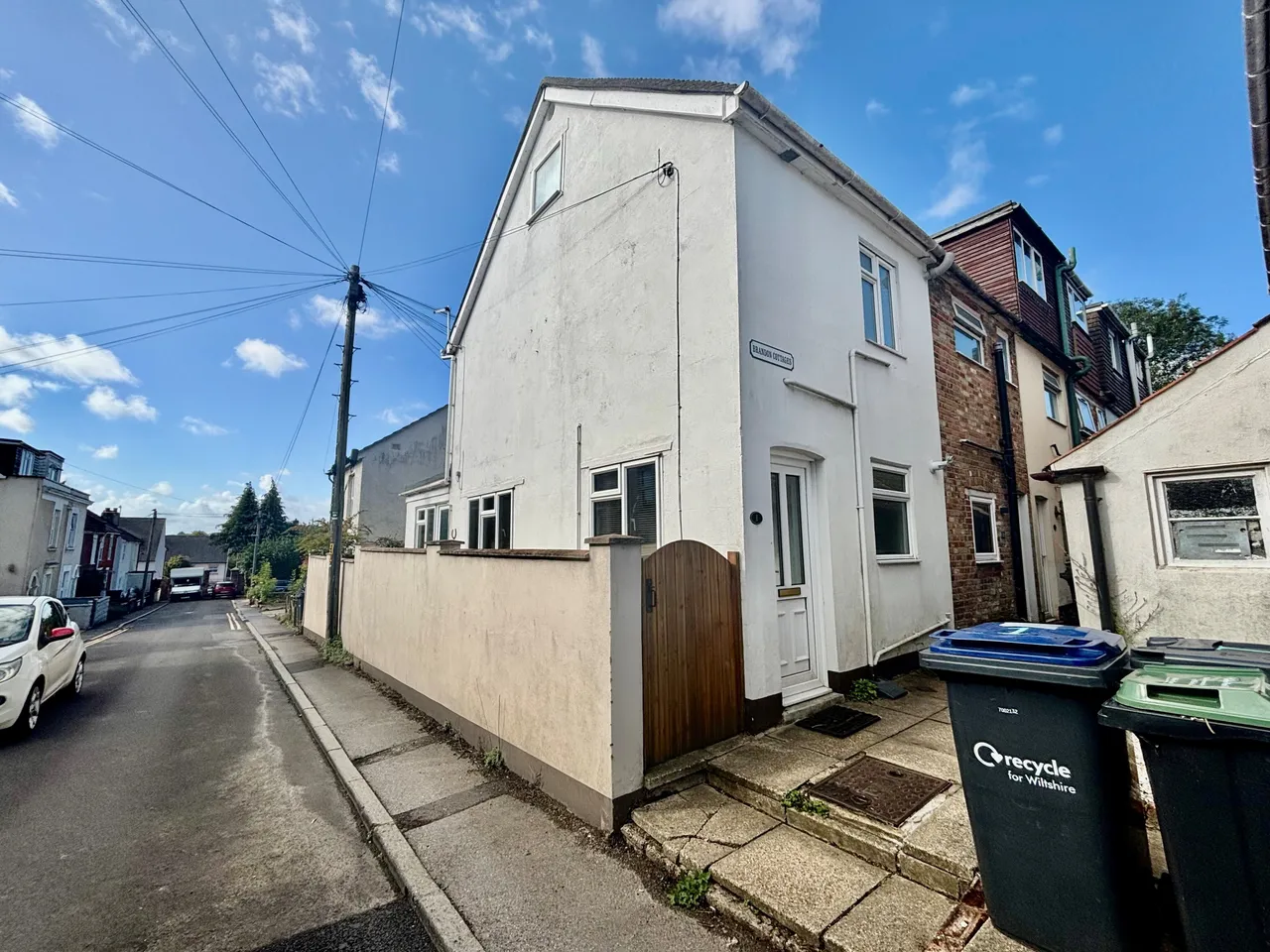 3 bed house to rent — Highfield Road, SALISBURY