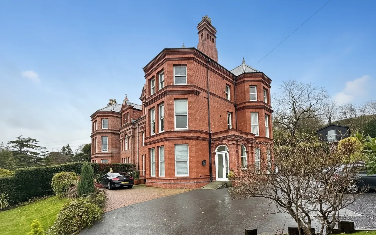 2 bed flat for sale, Siliwen Road, Bangor, LL57