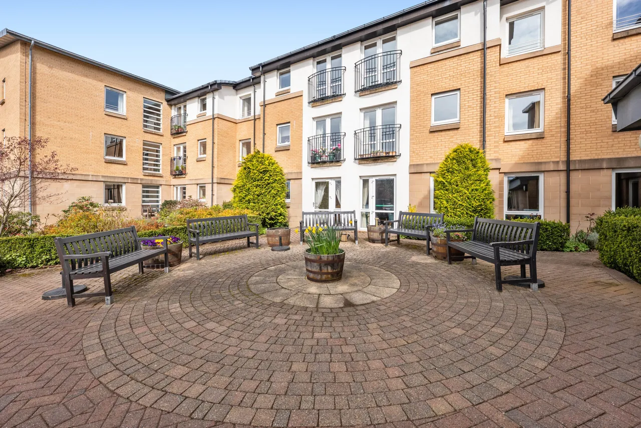 Fenwick Road, Giffnock, photo 13