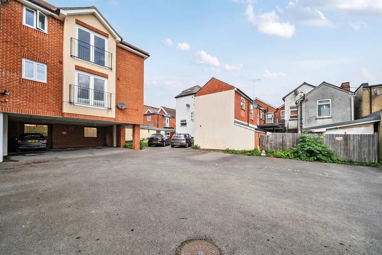 St. James Road, Fleet, GU51, photo 8