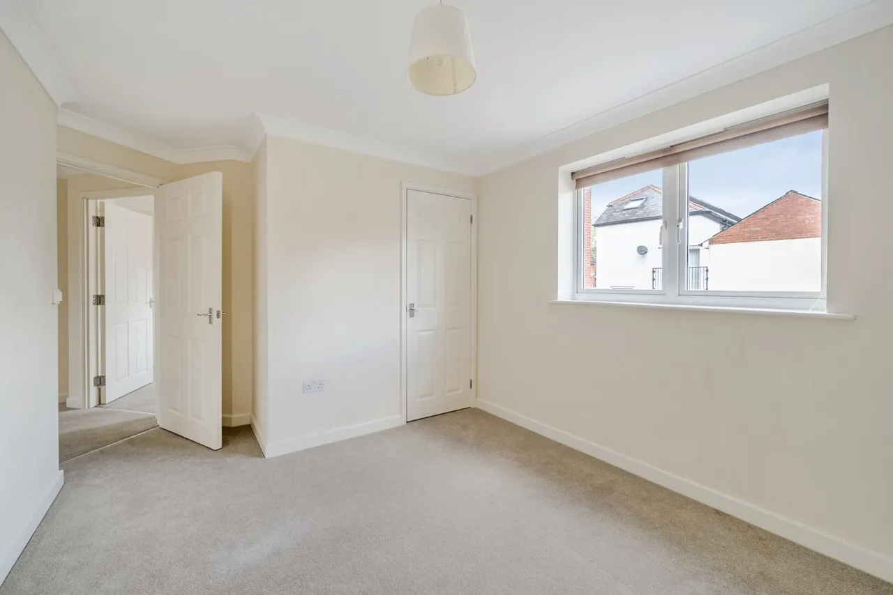 St. James Road, Fleet, GU51, photo 6