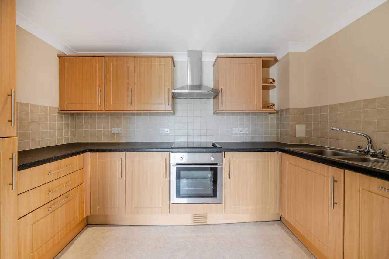 St. James Road, Fleet, GU51, photo 3