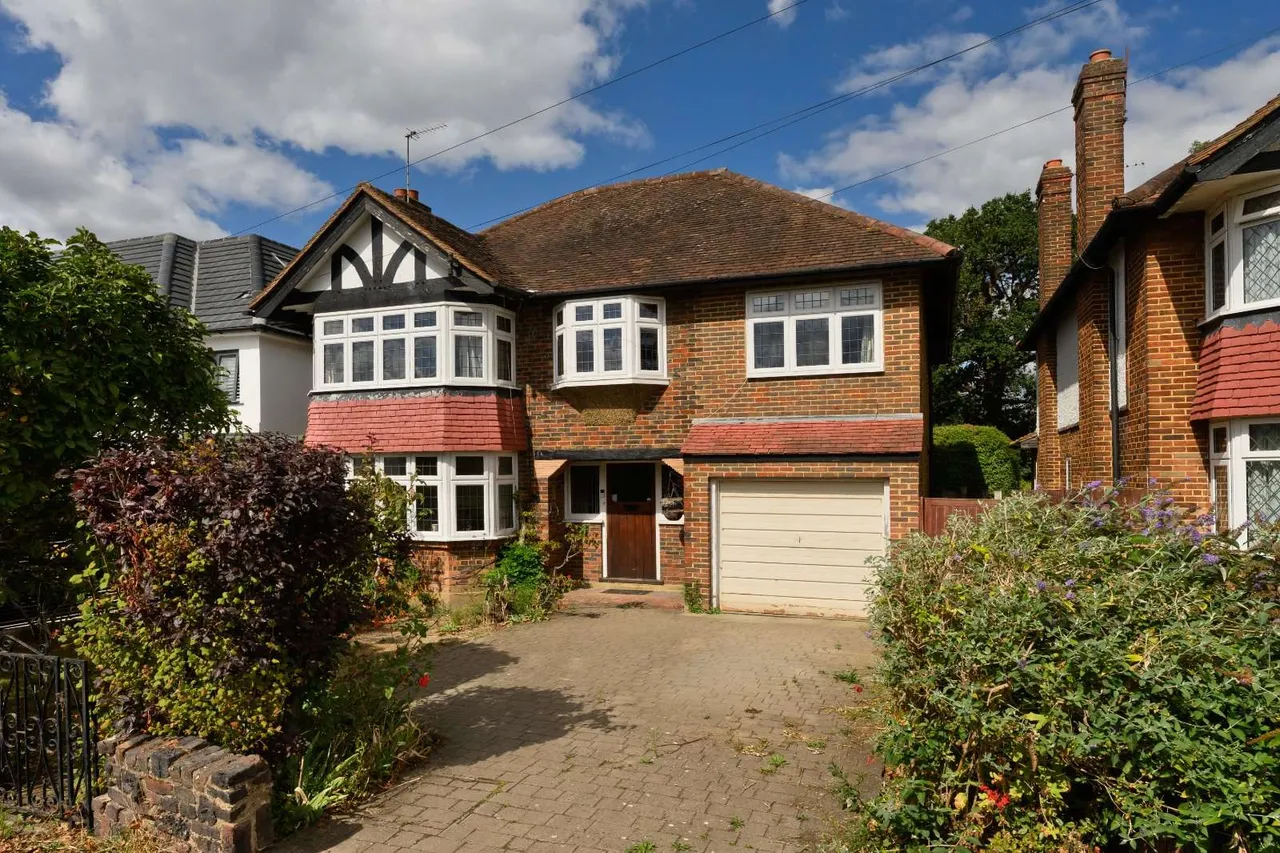 5 bed house for sale — Grove Way, Esher, Surrey, KT10 8HQ
