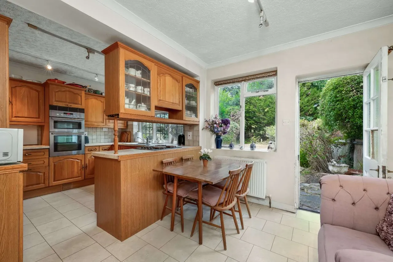 Grove Way, Esher, Surrey, KT10 8HQ, photo 7