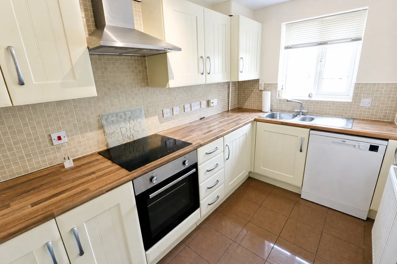 Dunnock Road, Corby, NN18, photo 5
