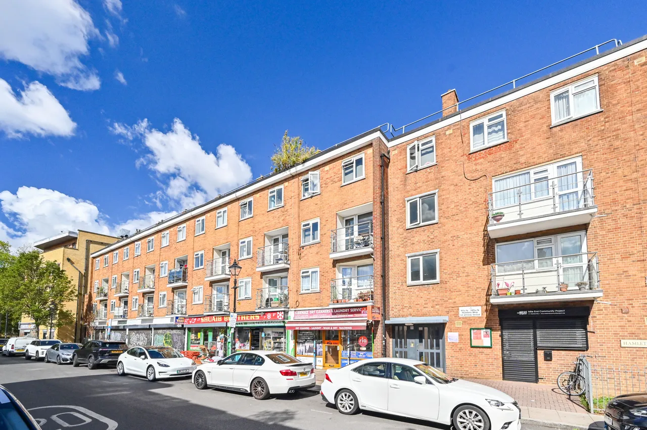3 bed flat for sale — 97b Hamlets Way, London