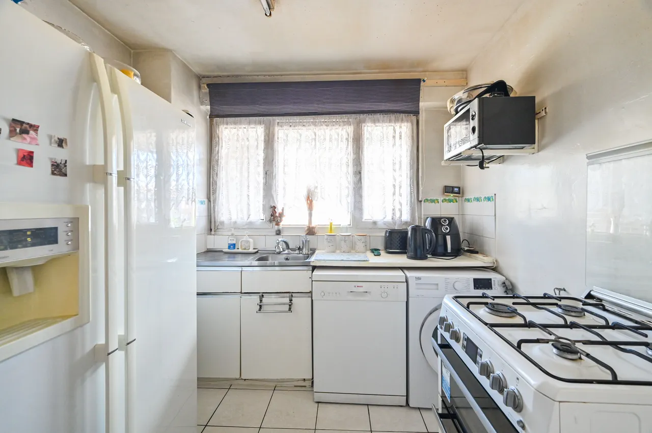 97b Hamlets Way, London, photo 3