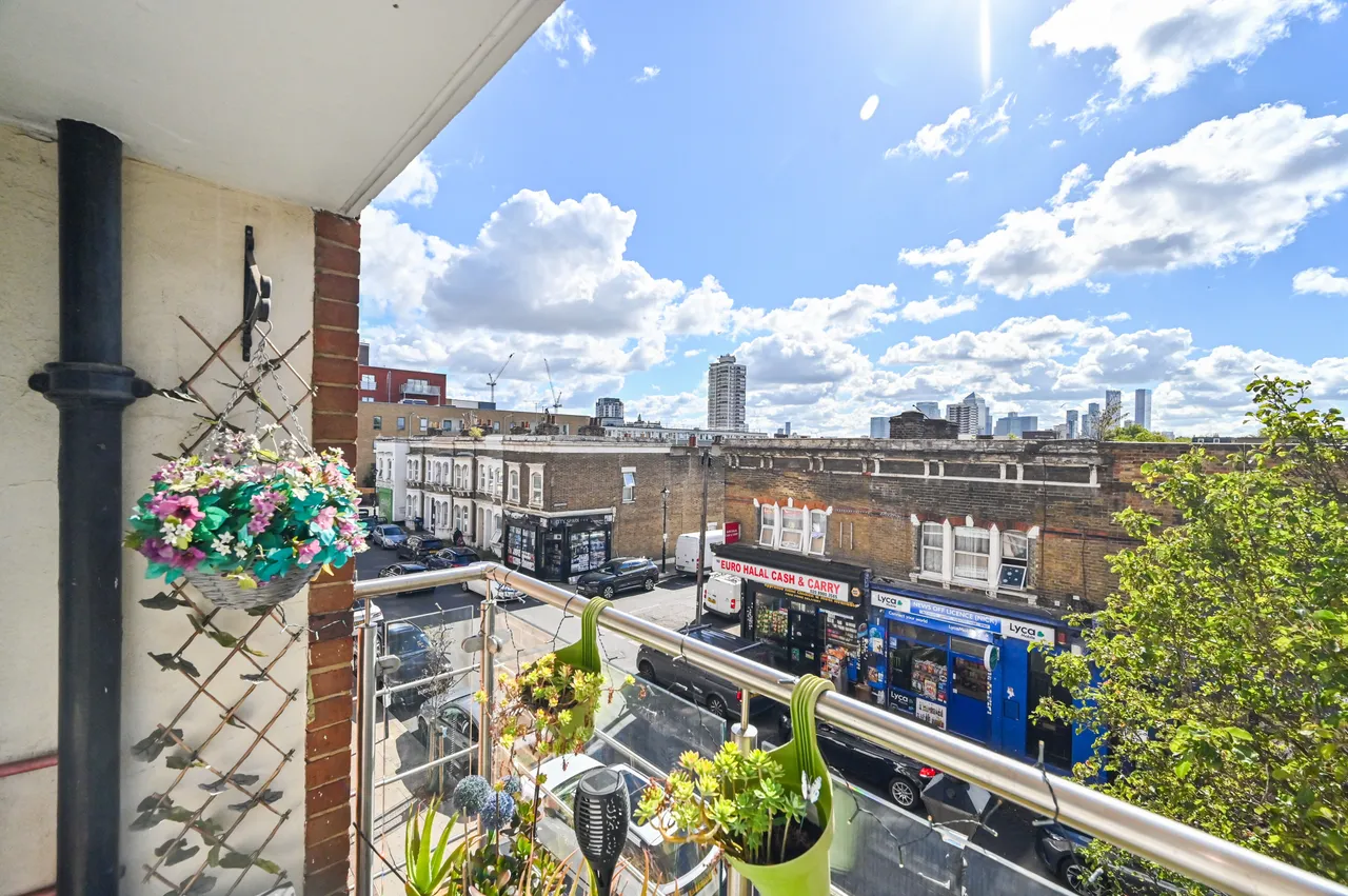 97b Hamlets Way, London, photo 12
