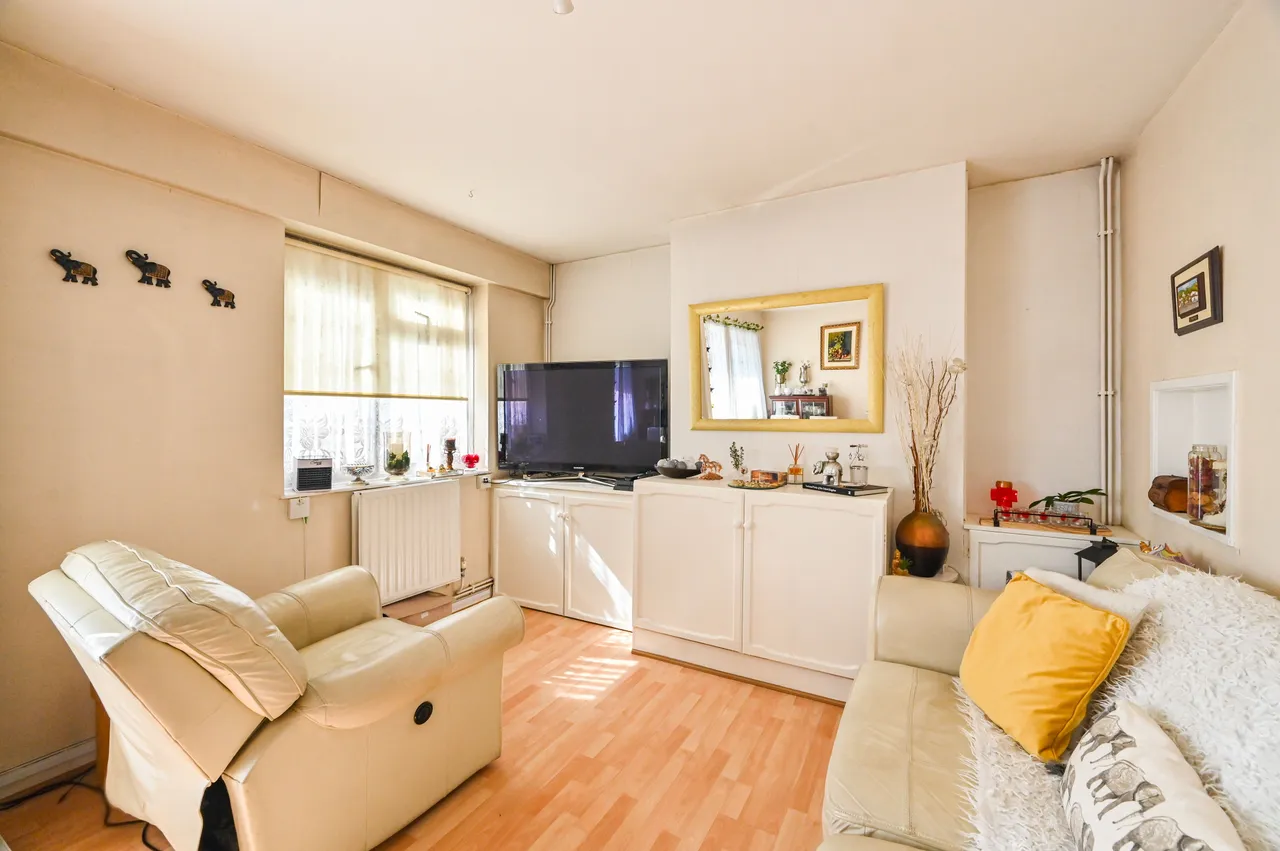 97b Hamlets Way, London, photo 2