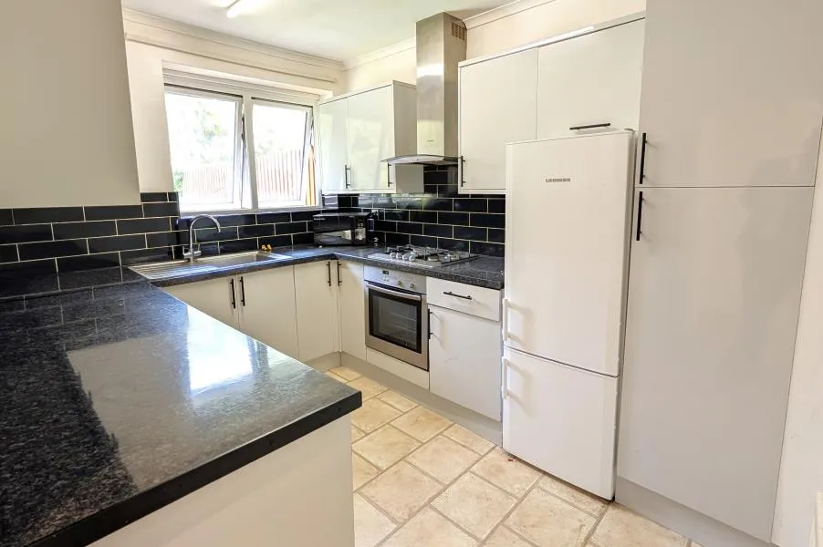 Triggs Lane, Woking, GU22, photo 2