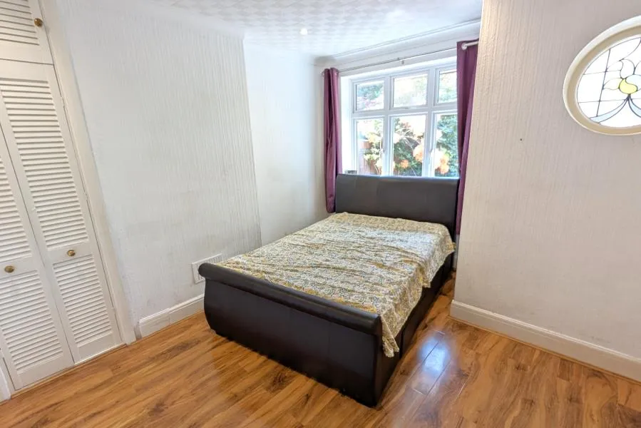 Triggs Lane, Woking, GU22, photo 5