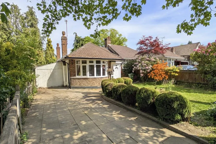 2 bed house to rent, Triggs Lane, Woking, GU22