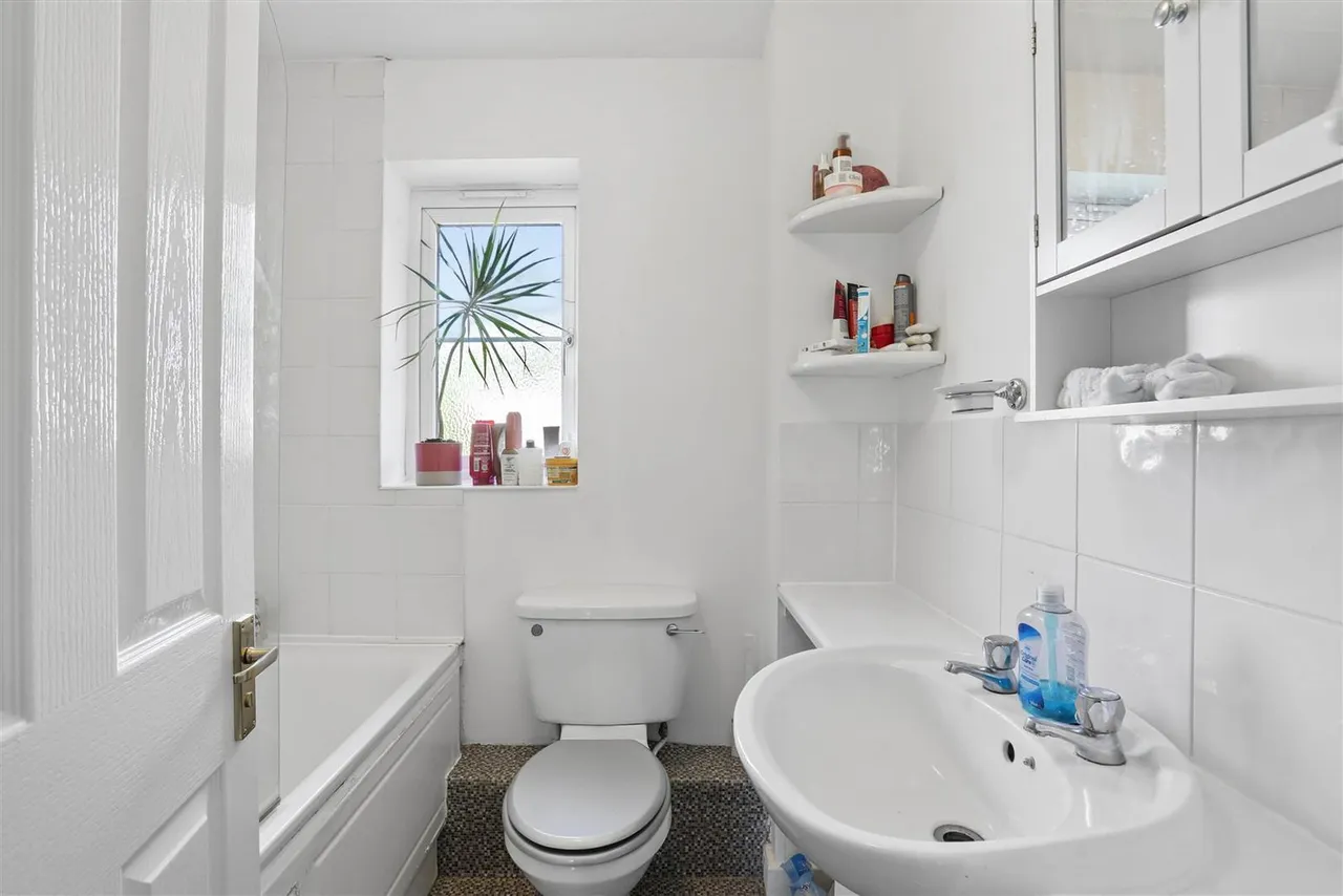 Hadleigh Drive, Sutton, SM2, photo 15