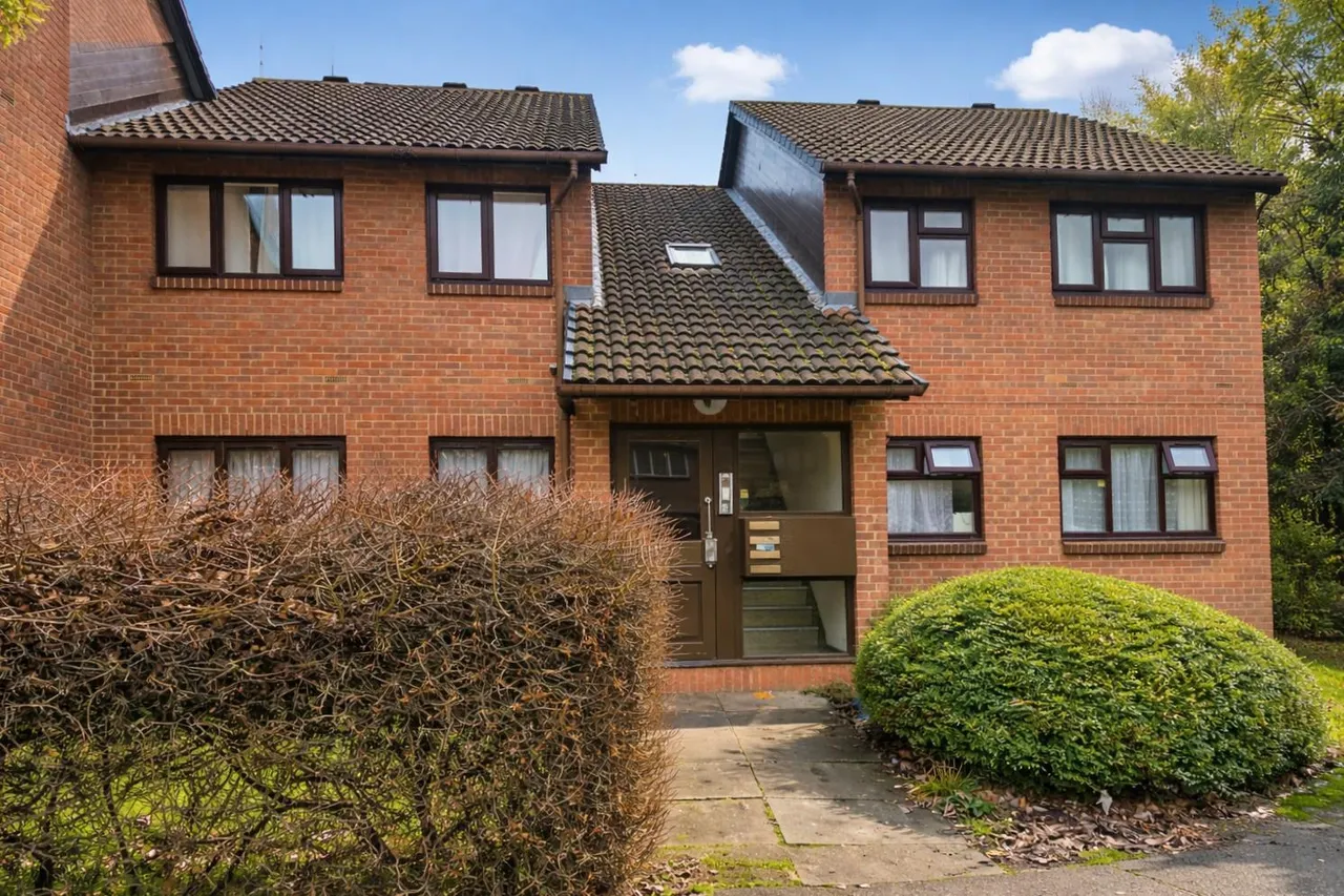 2 bed flat for sale, Pedley Road, Dagenham, RM8