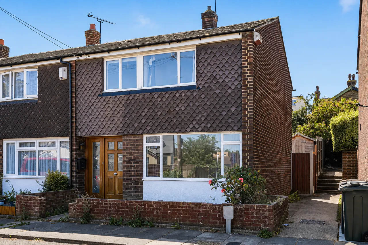 3 bed house for sale, Cairns Close, Dartford, DA1
