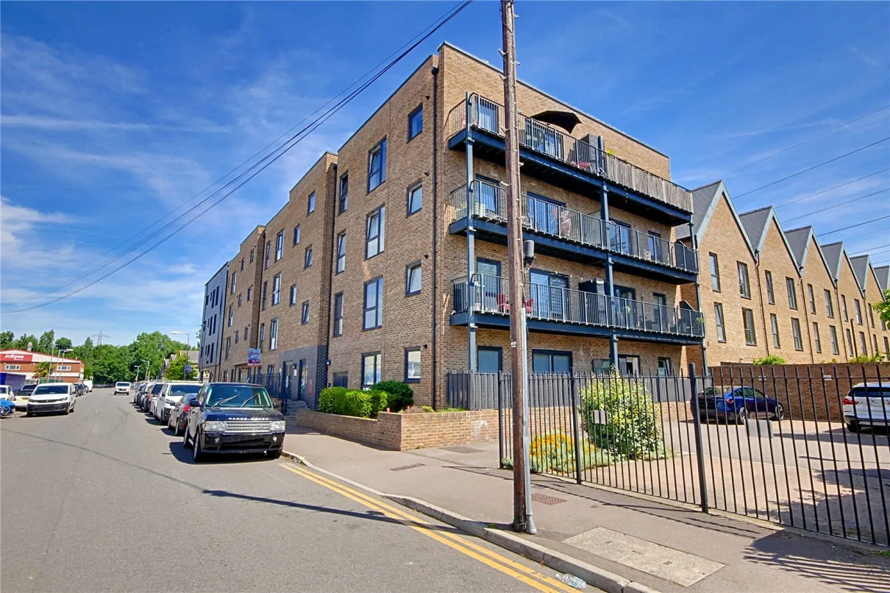 2 bed property for sale, Liberty Court, Waltham Abbey