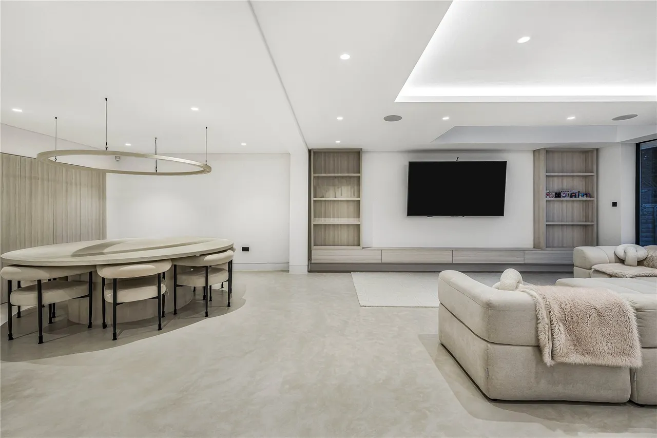 Parkgate Avenue, Hadley Wood, EN4, photo 12