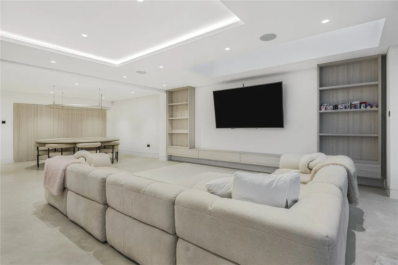 Parkgate Avenue, Hadley Wood, EN4, photo 14