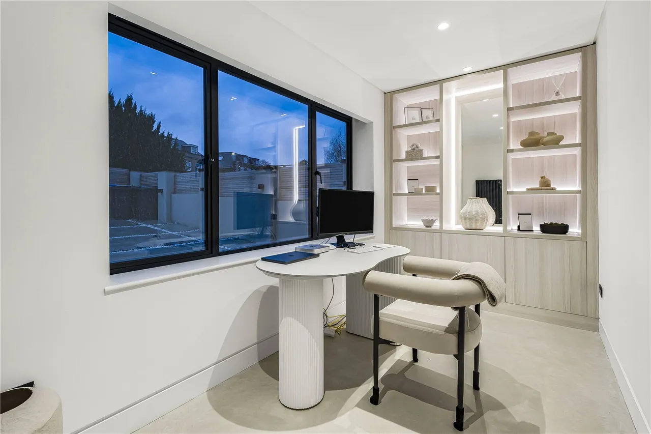 Parkgate Avenue, Hadley Wood, EN4, photo 32